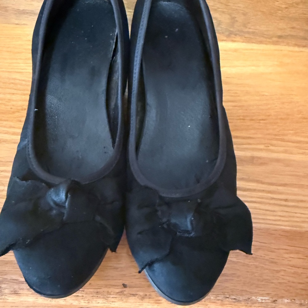 Elegant Black Women's wedge.